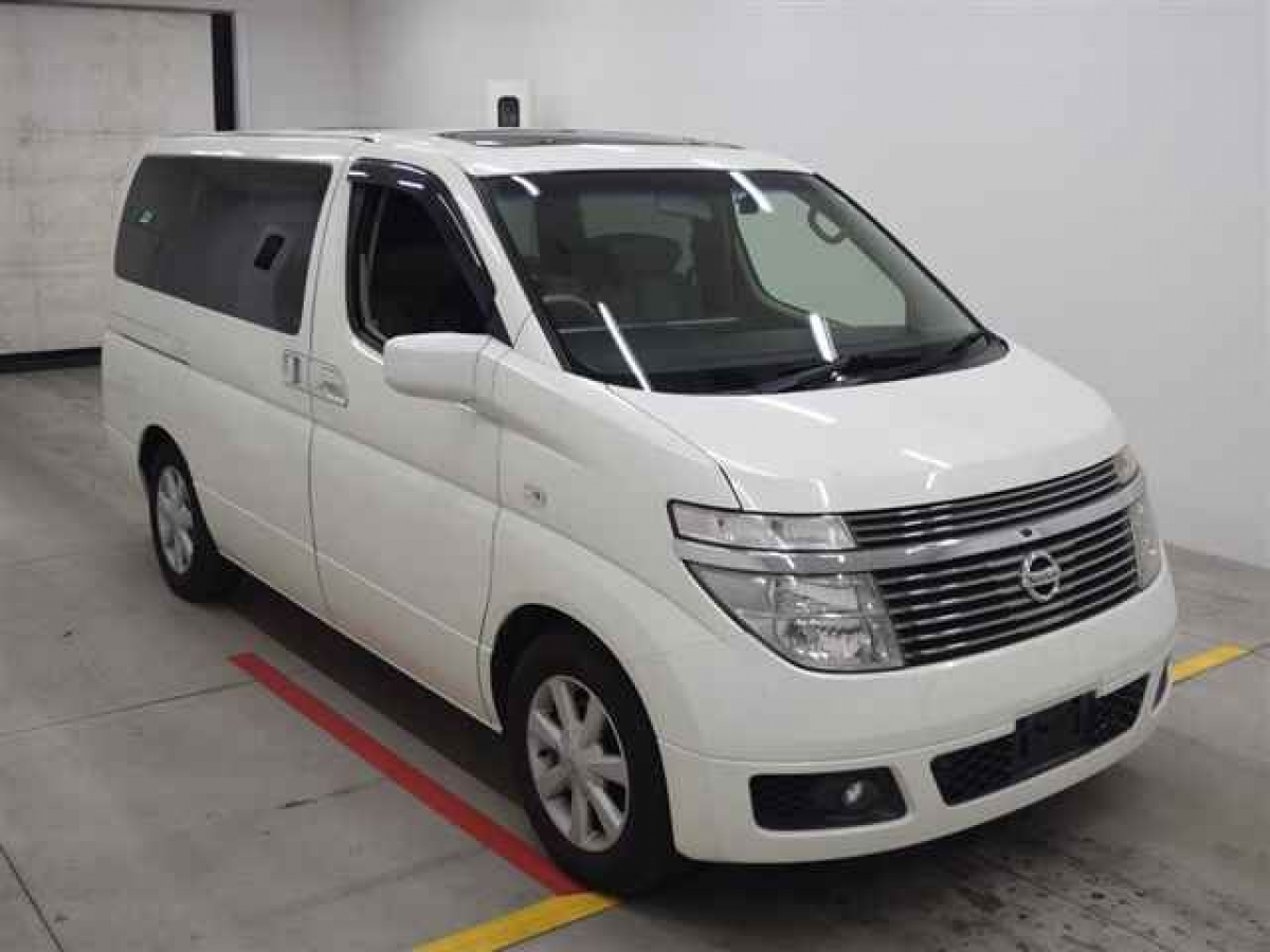 NISSAN ELGRAND