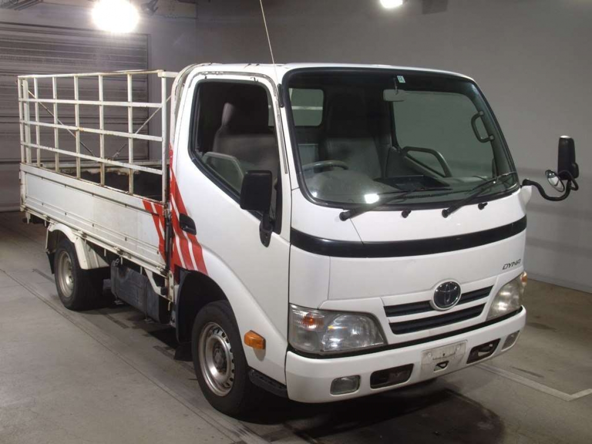 TOYOTA DYNA TRUCK