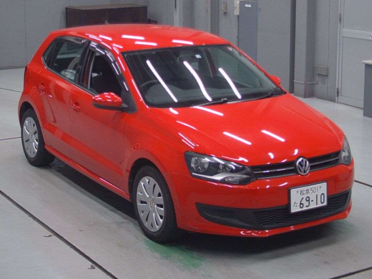 VOLKSWAGEN POLO